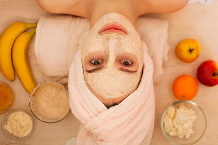 La mascarilla facial de plátano ayuda a hidratar la piel y es rica en vitaminas. 